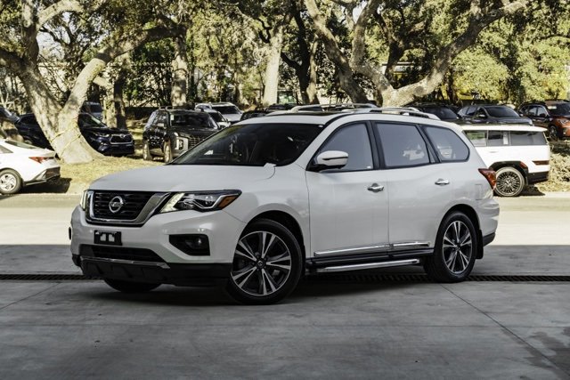 Used 2019 Nissan Pathfinder Platinum image 2