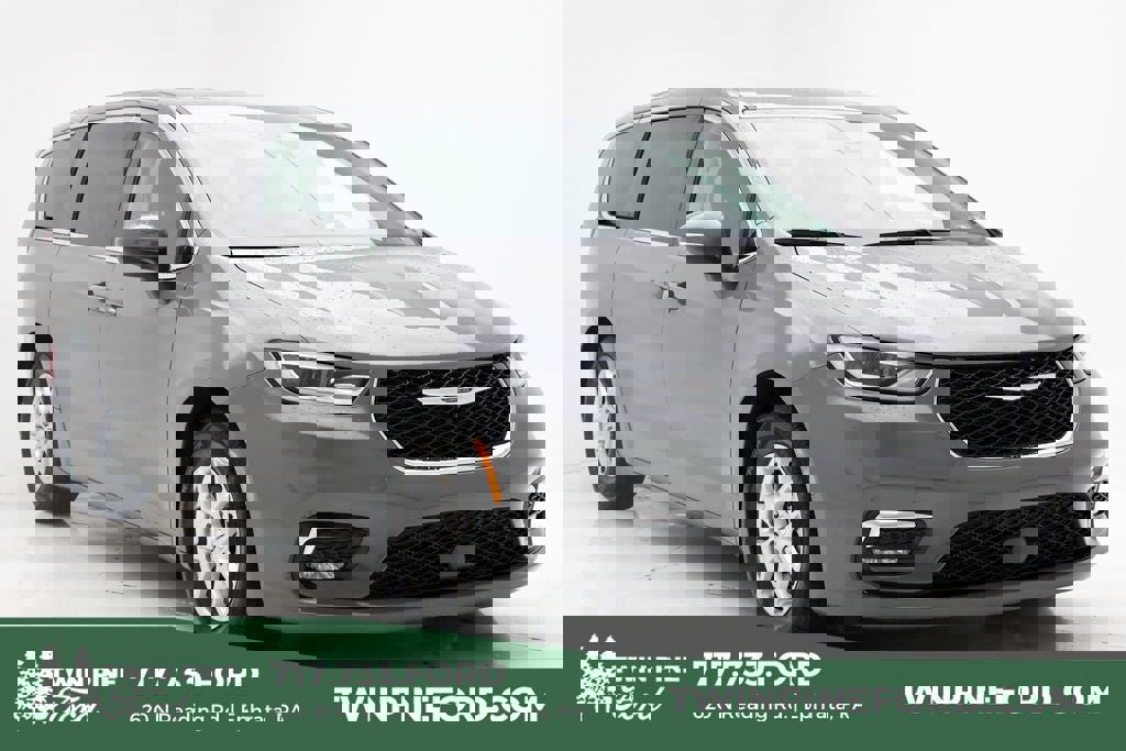 Used 2023 Chrysler Pacifica Touring-L video 1