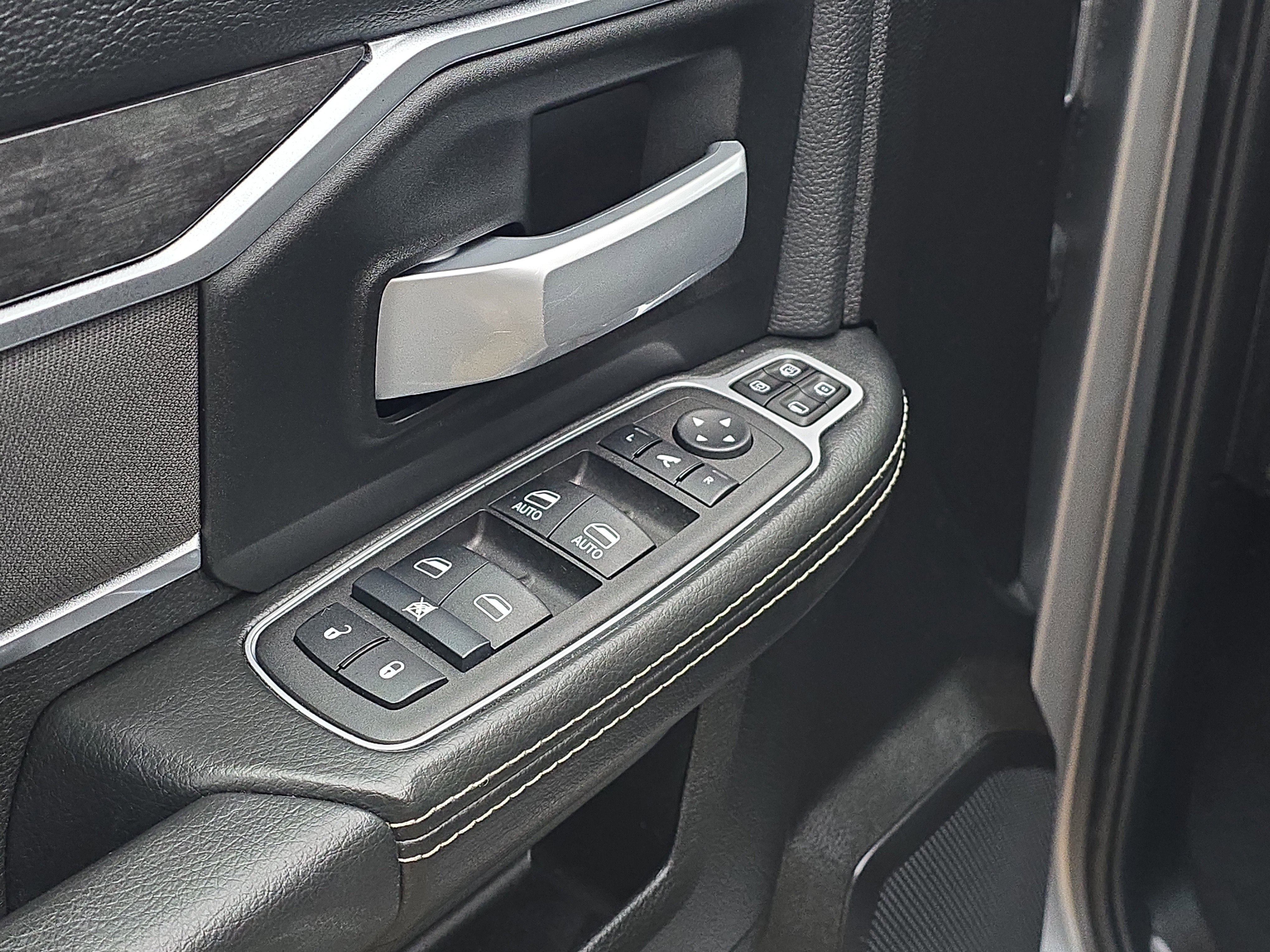 Used 2024 RAM 2500 Big Horn w/ Safety Group image 8