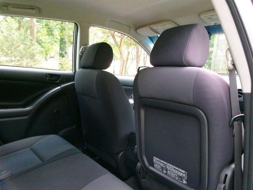 Used 2005 Pontiac Vibe w/ Power Group Value Package FWD image 28
