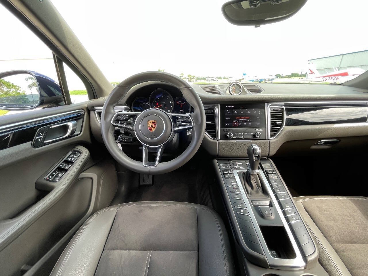 Used 2018 Porsche Macan AWD/4WD image 36
