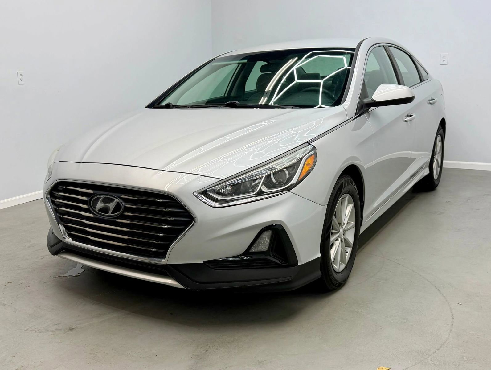 Used 2018 Hyundai Sonata SE image 3