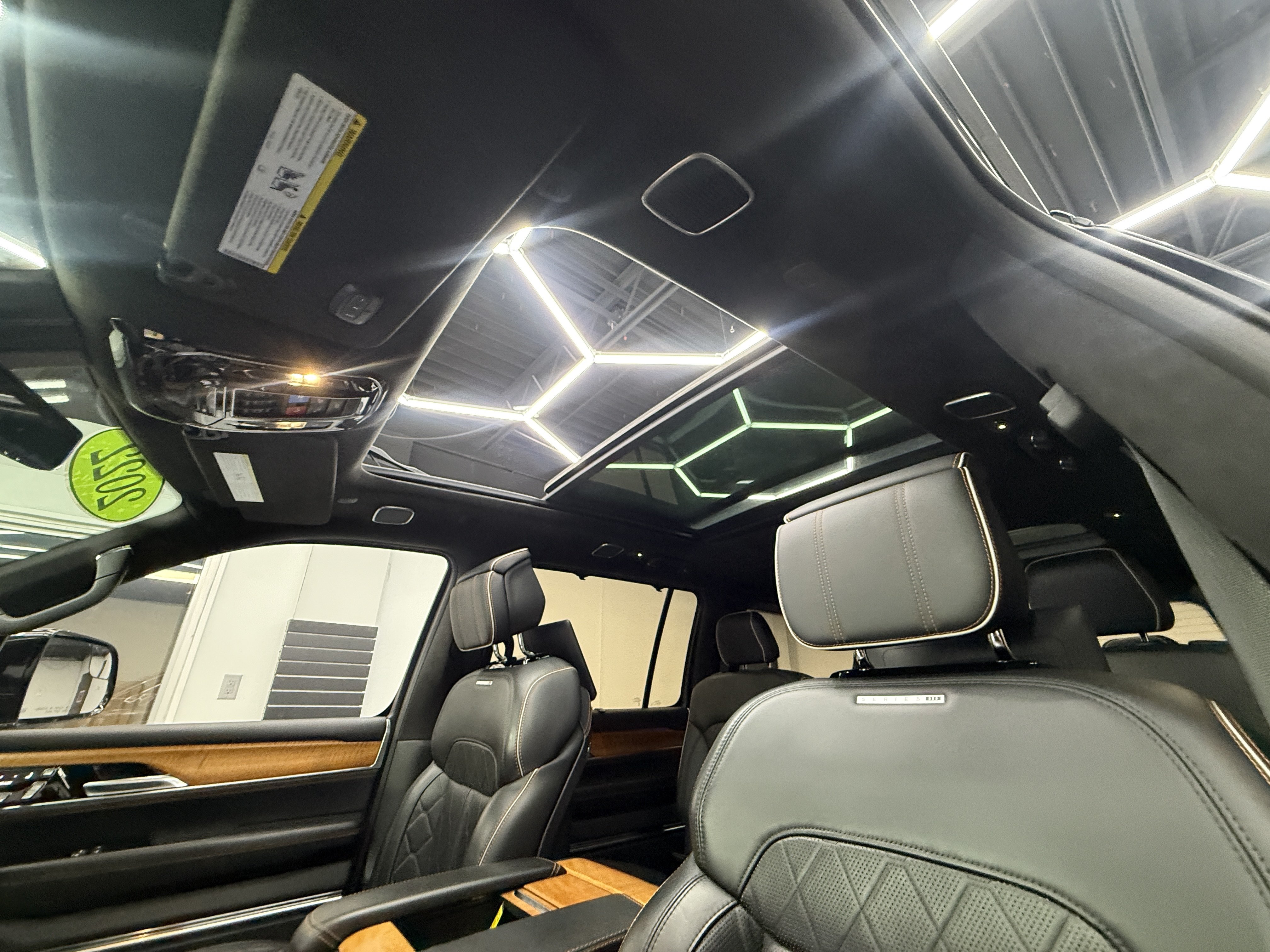 Used 2022 Jeep Grand Wagoneer Series III w/ Rear-Seat Entertainment Group AWD/4WD image 10