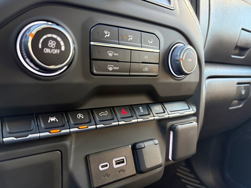Used 2025 Chevrolet Silverado 1500 Custom image 29