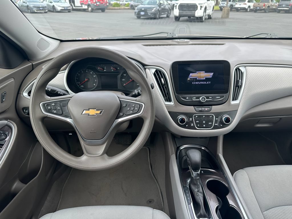 Used 2022 Chevrolet Malibu LT FWD image 15