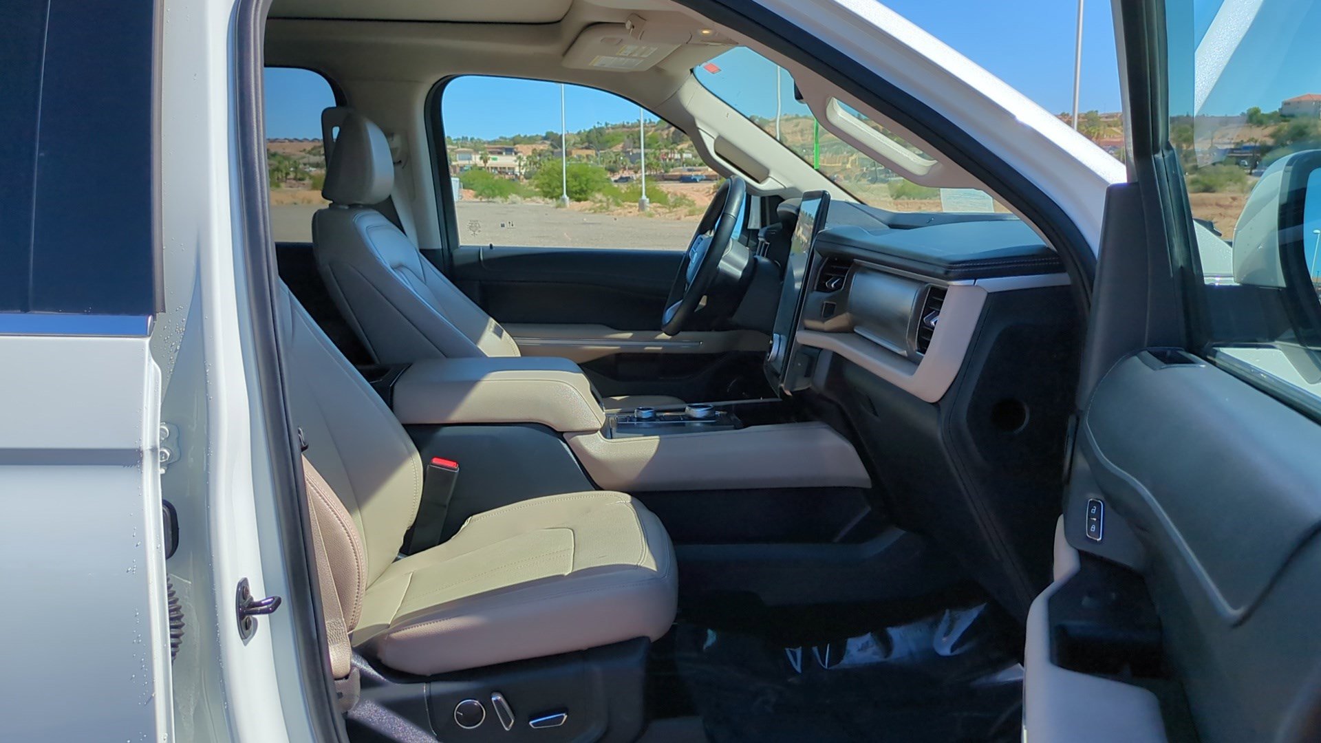 Used 2022 Ford Expedition Max Limited image 31