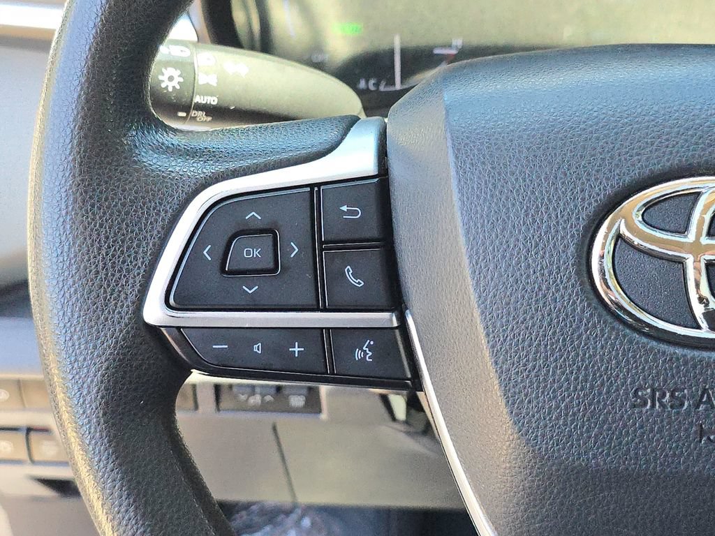 Used 2021 Toyota Sienna LE FWD image 23