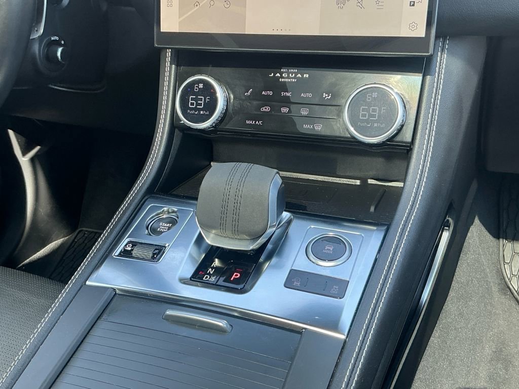 Used 2024 Jaguar F-PACE R-Dynamic S image 12
