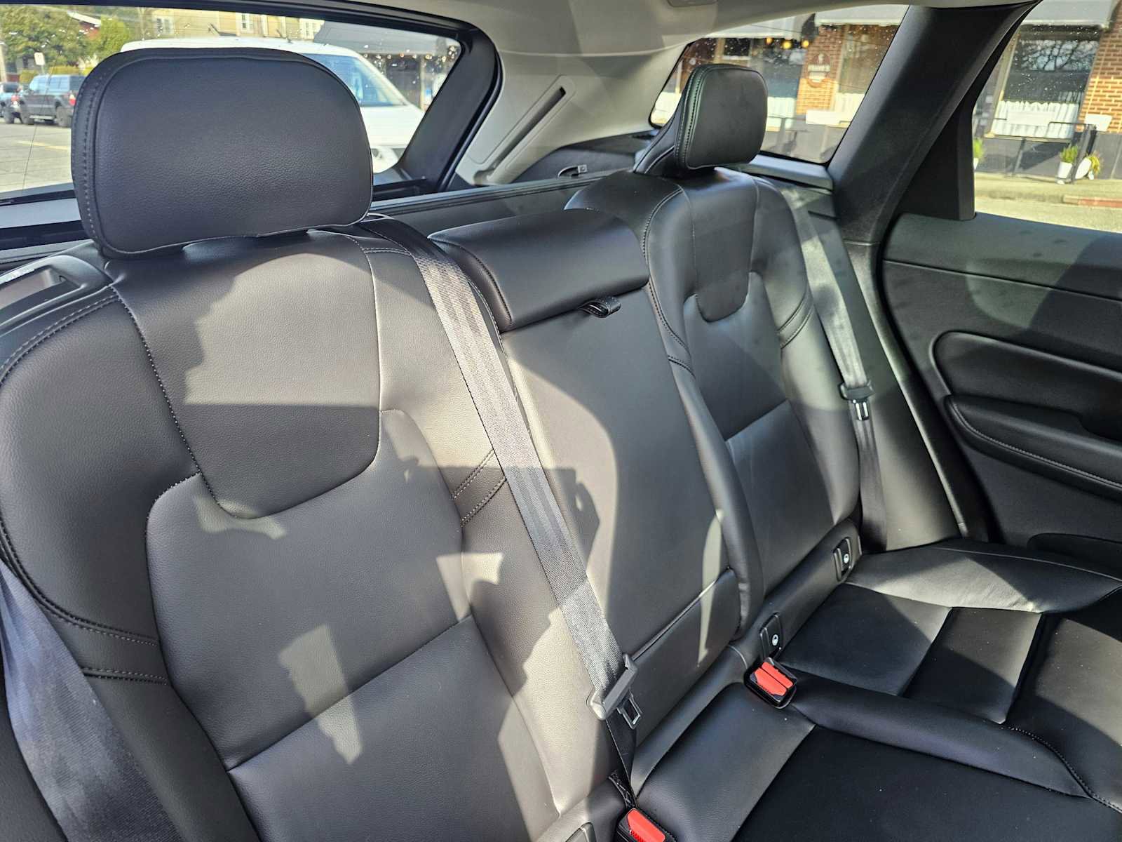 Used 2025 Volvo XC60 B5 Core w/ Protection Package Premier image 15