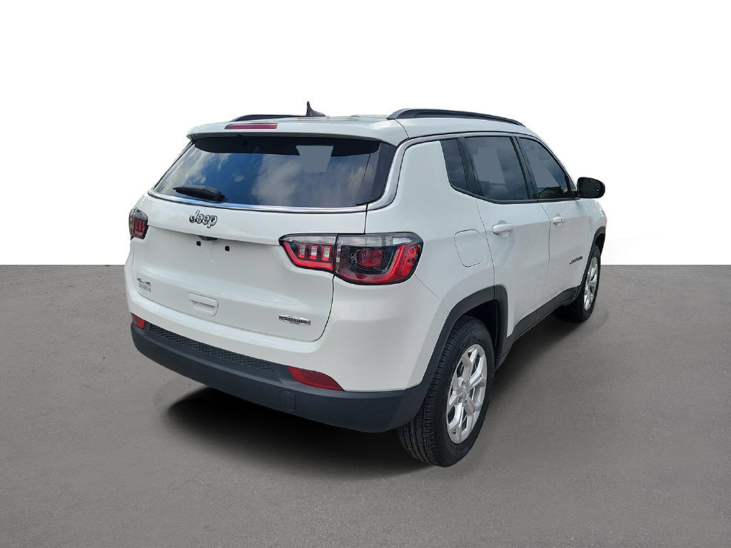 Used 2024 Jeep Compass Latitude AWD/4WD image 3