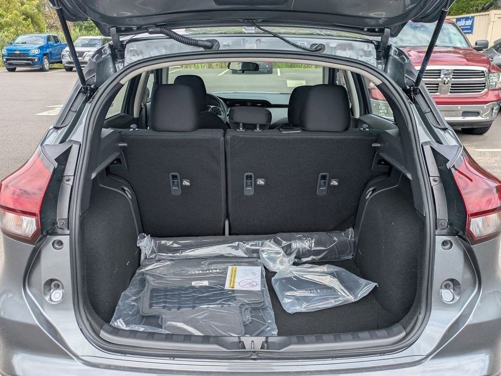 New 2025 Nissan Kicks Play S image 40