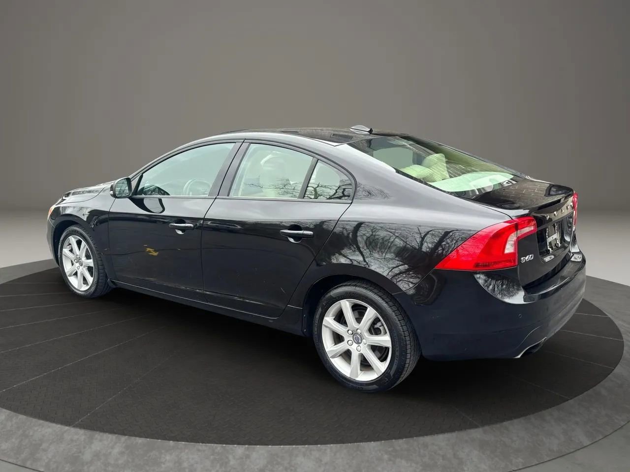 Used 2016 Volvo S60 T5 image 12