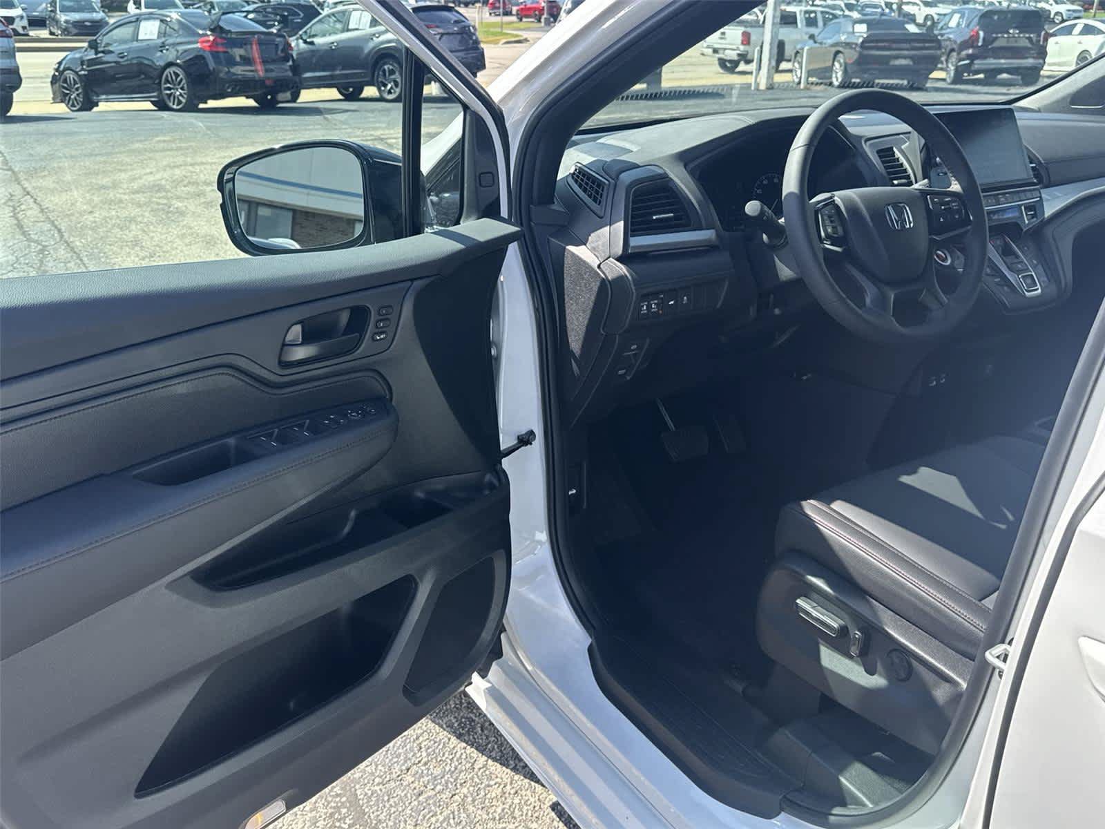 Used 2026 Honda Odyssey Sport-L image 2