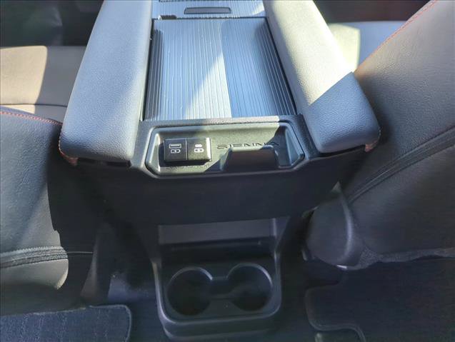 Used 2024 Toyota Sienna XSE FWD image 25