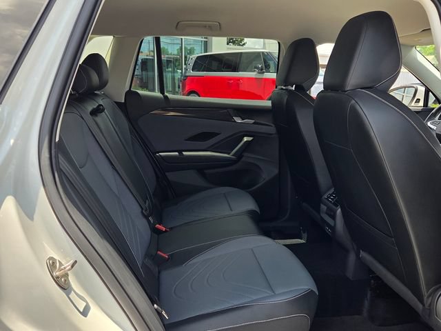 Certified 2025 Volkswagen Tiguan SE FWD image 16
