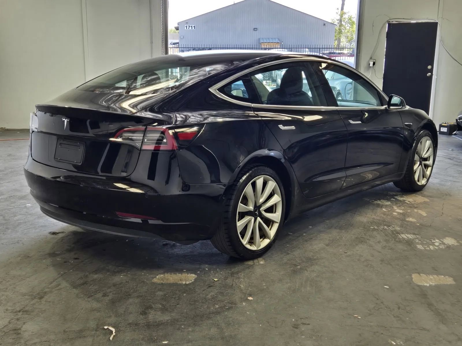 Used 2019 Tesla Model 3 Standard Range RWD image 4