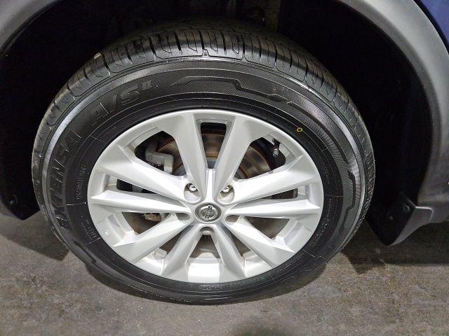 Used 2018 Nissan Rogue Sport SV w/ SV Technology Package image 9