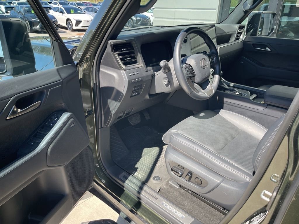 Certified 2024 Lexus GX 550 w/ Accessory Package (Z1) image 2