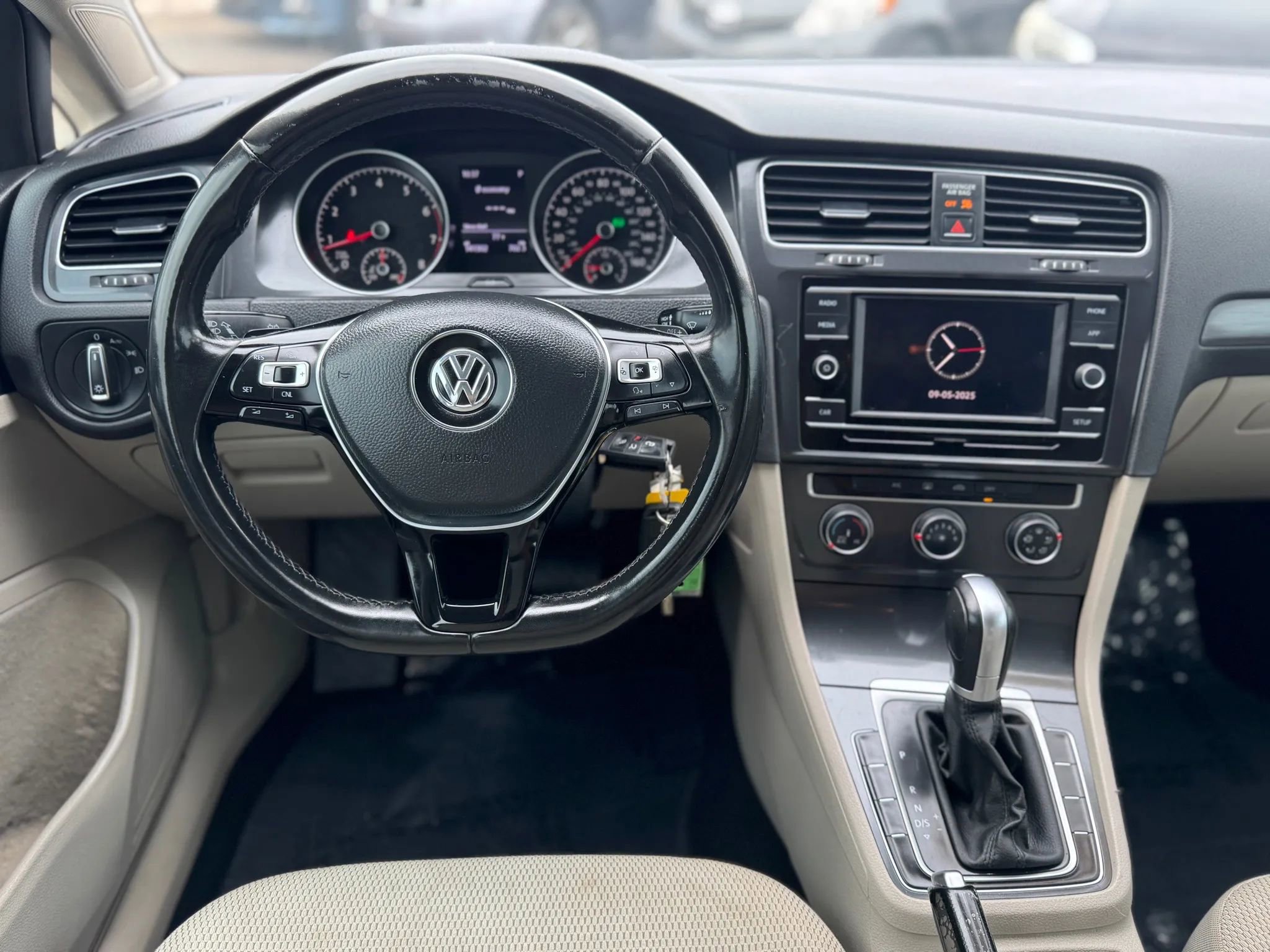 Used 2018 Volkswagen Golf S FWD image 34