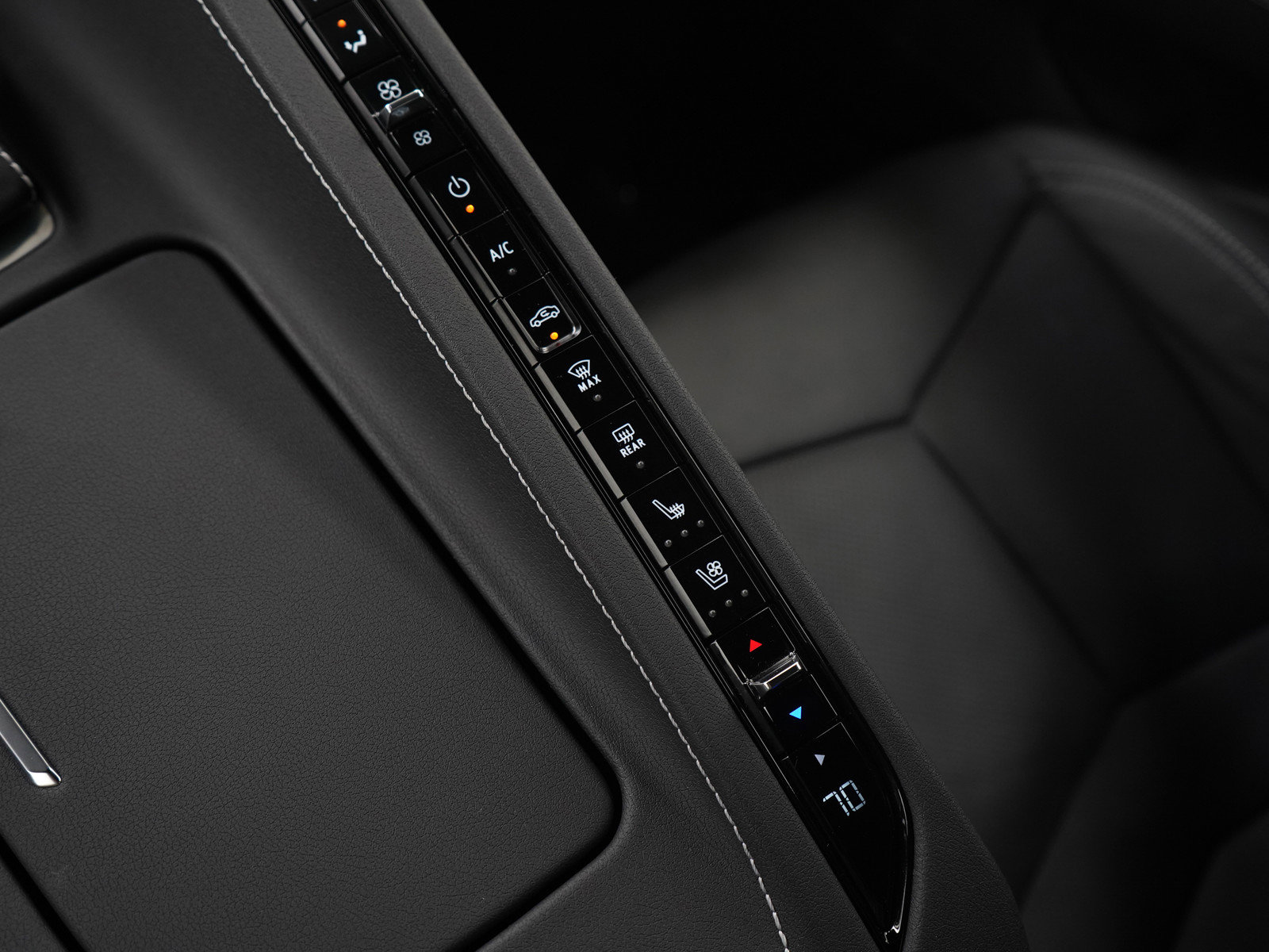 Used 2025 Chevrolet Corvette Stingray w/ Z51 Performance Package image 18