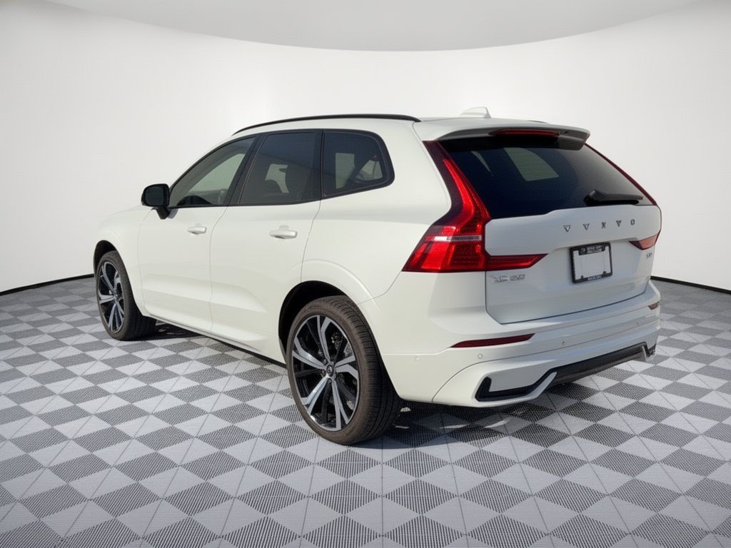 Used 2024 Volvo XC60 B5 Ultimate AWD/4WD image 3