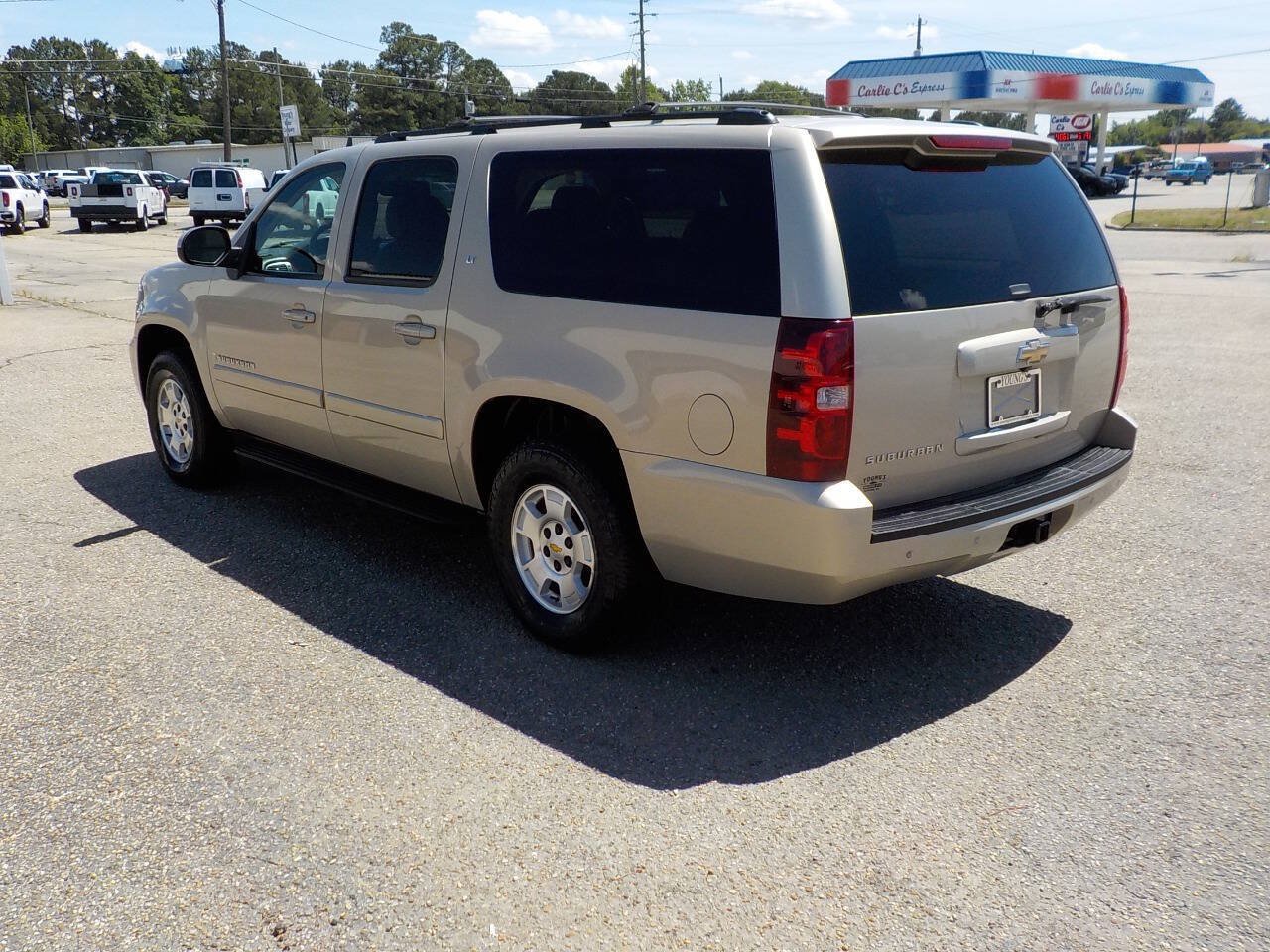 Used 2009 Chevrolet Suburban LT w/ Luxury Package RWD image 3