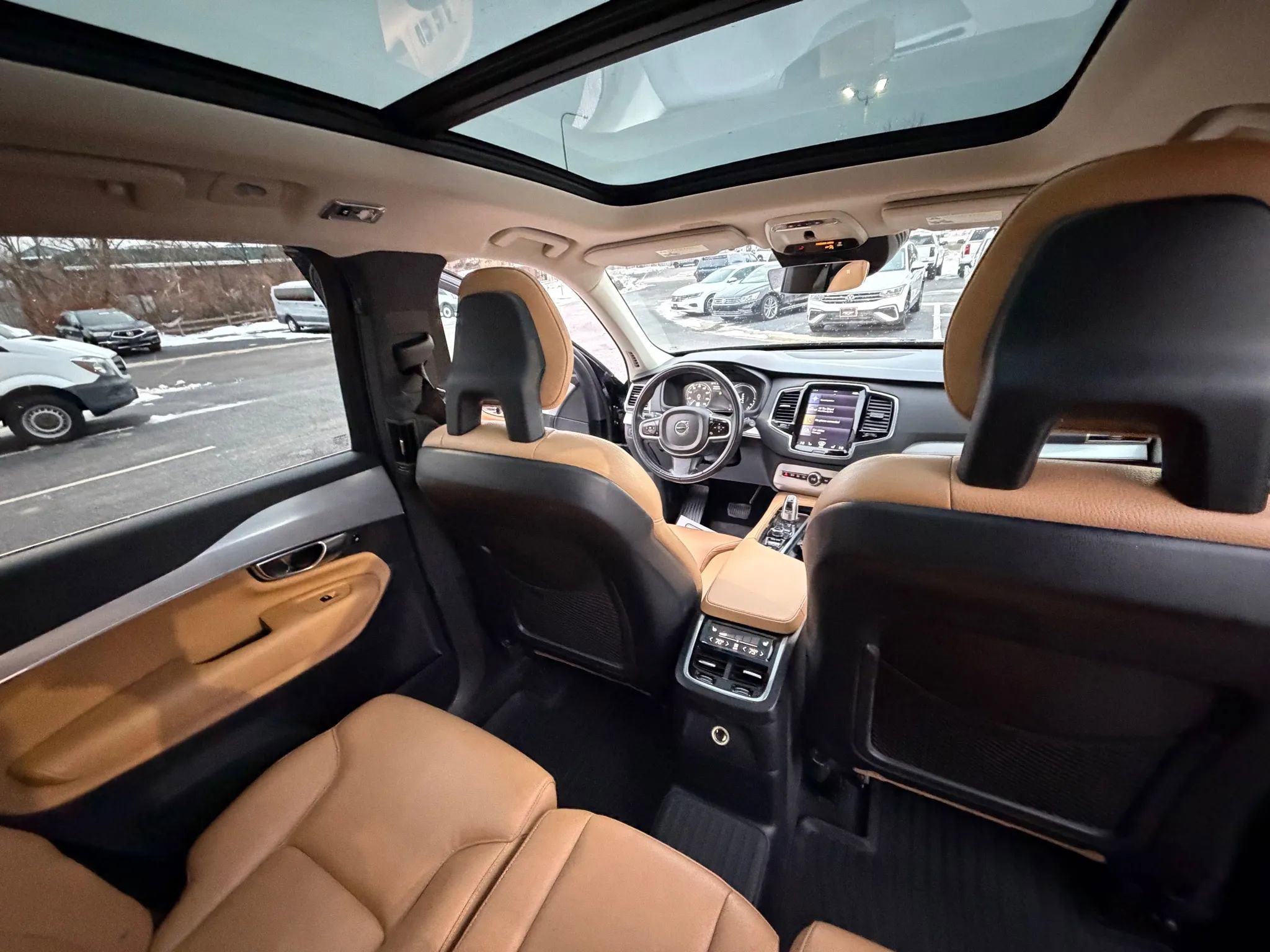 Used 2016 Volvo XC90 T8 Momentum w/ Vision Package image 24