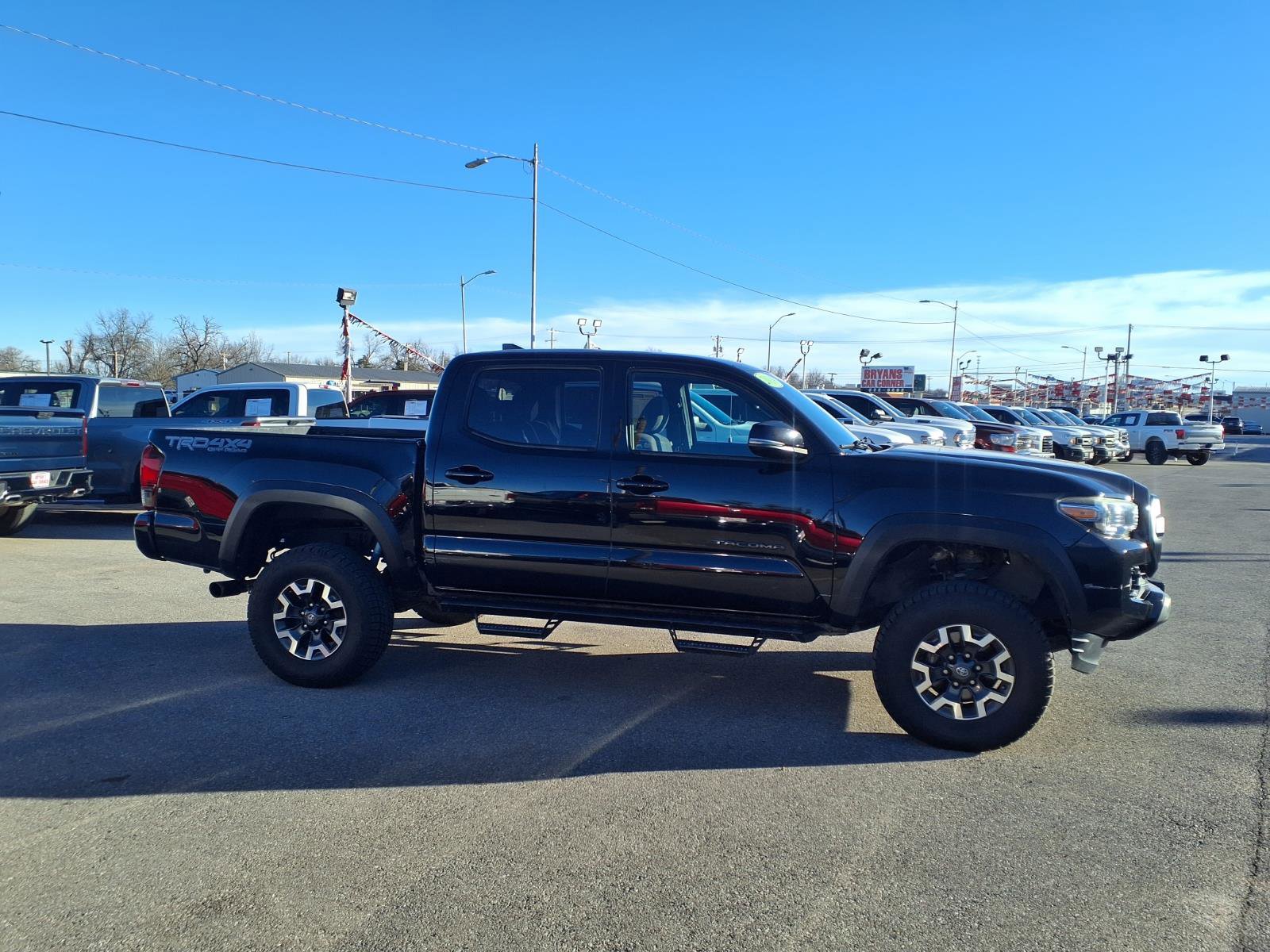Used 2019 Toyota Tacoma TRD Off-Road w/ Technology Package AWD/4WD image 23