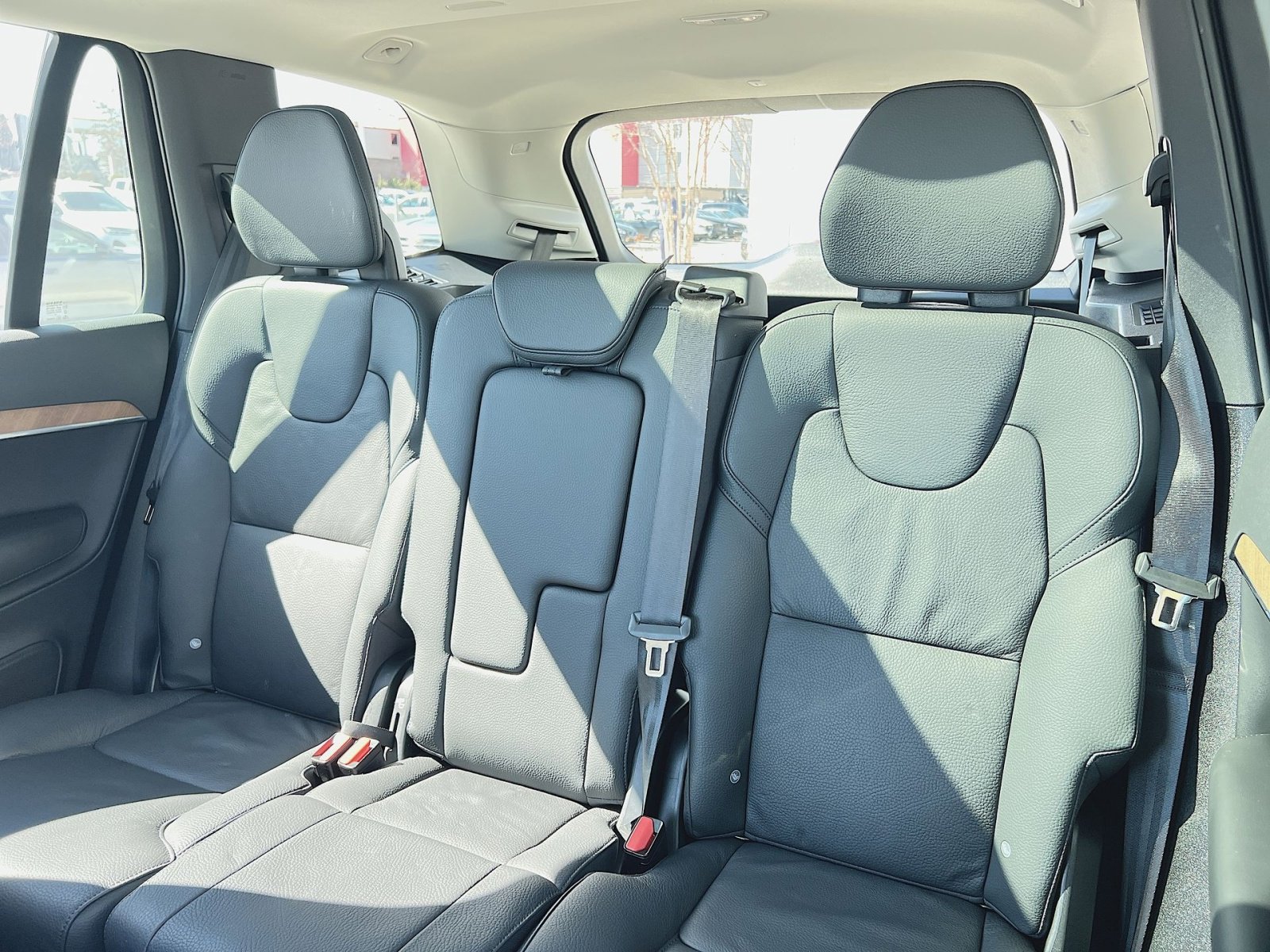 Certified 2025 Volvo XC90 B6 Plus image 25