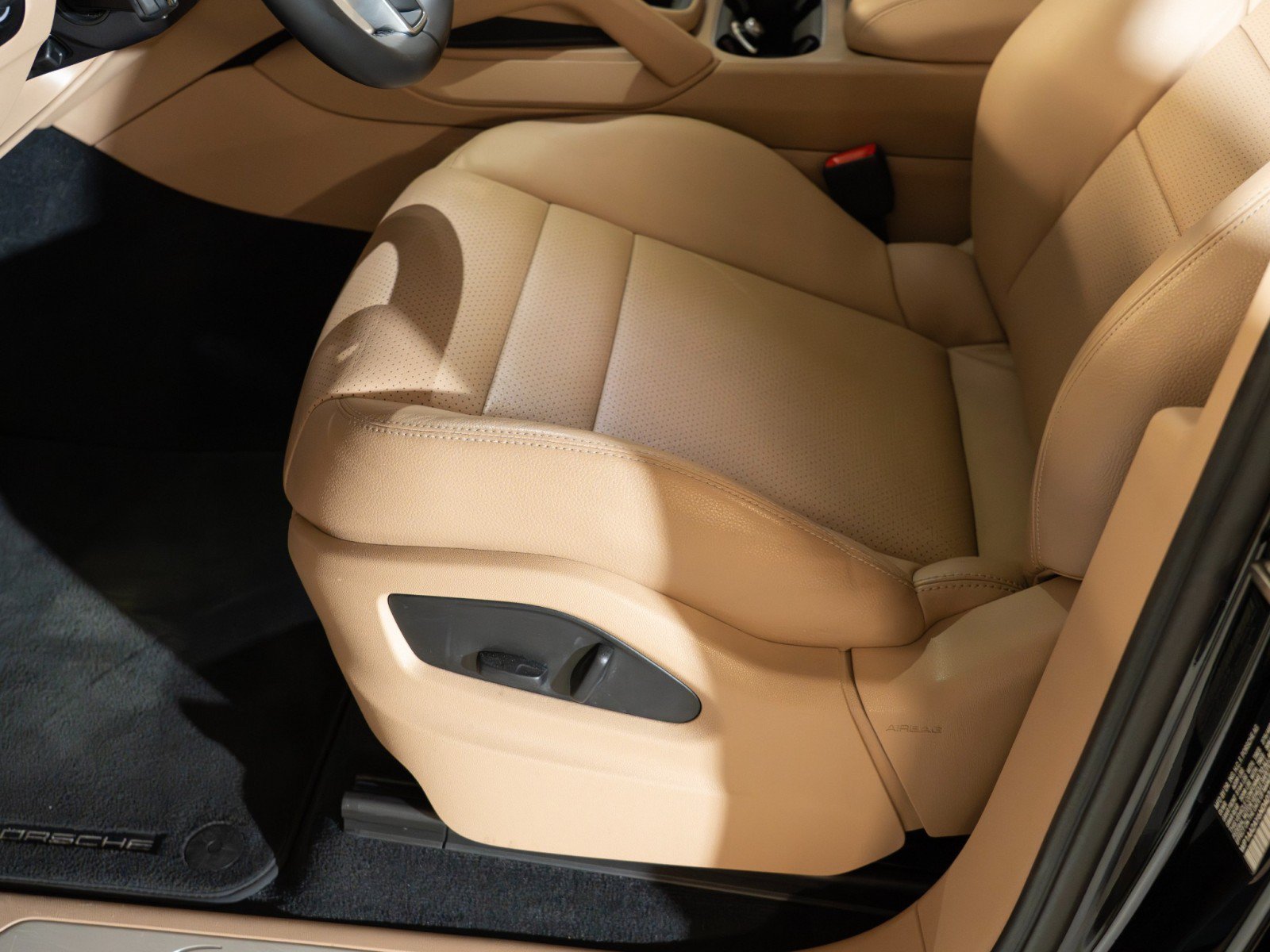 Certified 2022 Porsche Cayenne AWD/4WD image 15