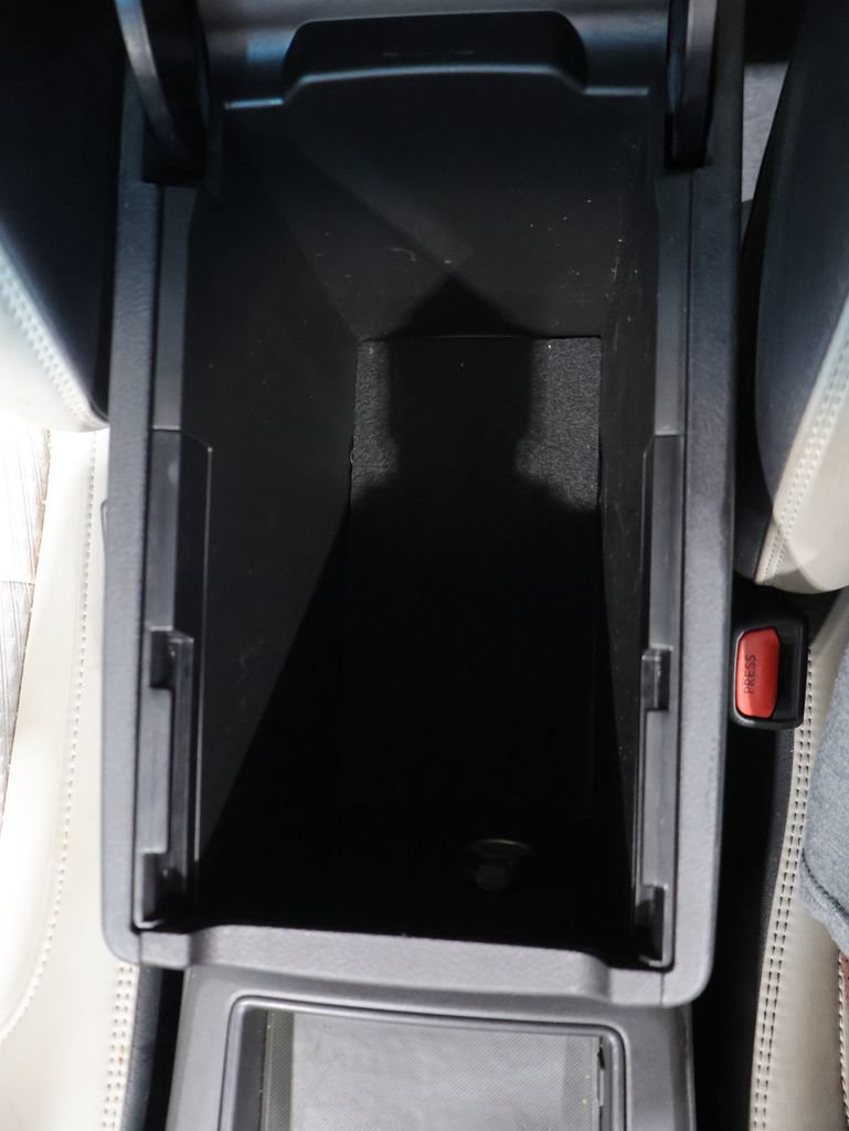 Used 2015 Toyota Camry SE FWD image 29