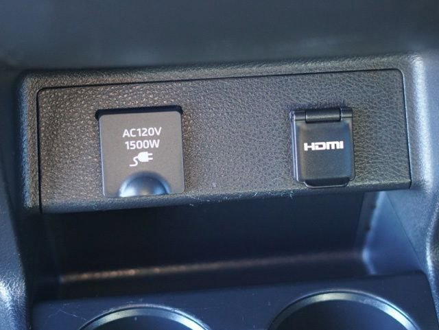 Used 2023 Toyota Sienna XSE image 37