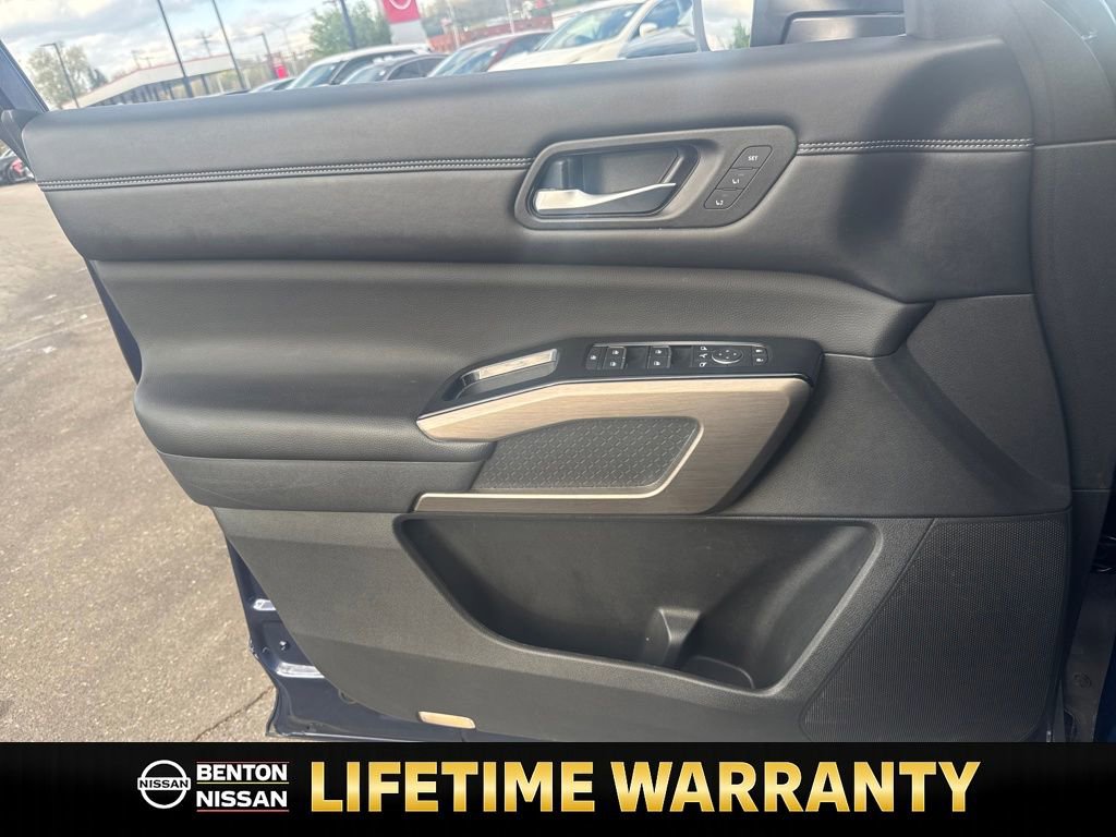 Used 2022 Nissan Pathfinder Platinum w/ Cargo Package image 11