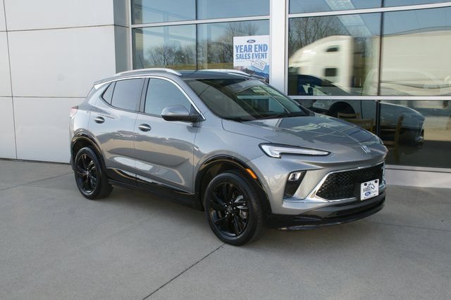 Used 2024 Buick Encore GX Sport Touring FWD image 2