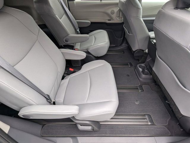 Used 2024 Toyota Sienna XLE FWD image 14