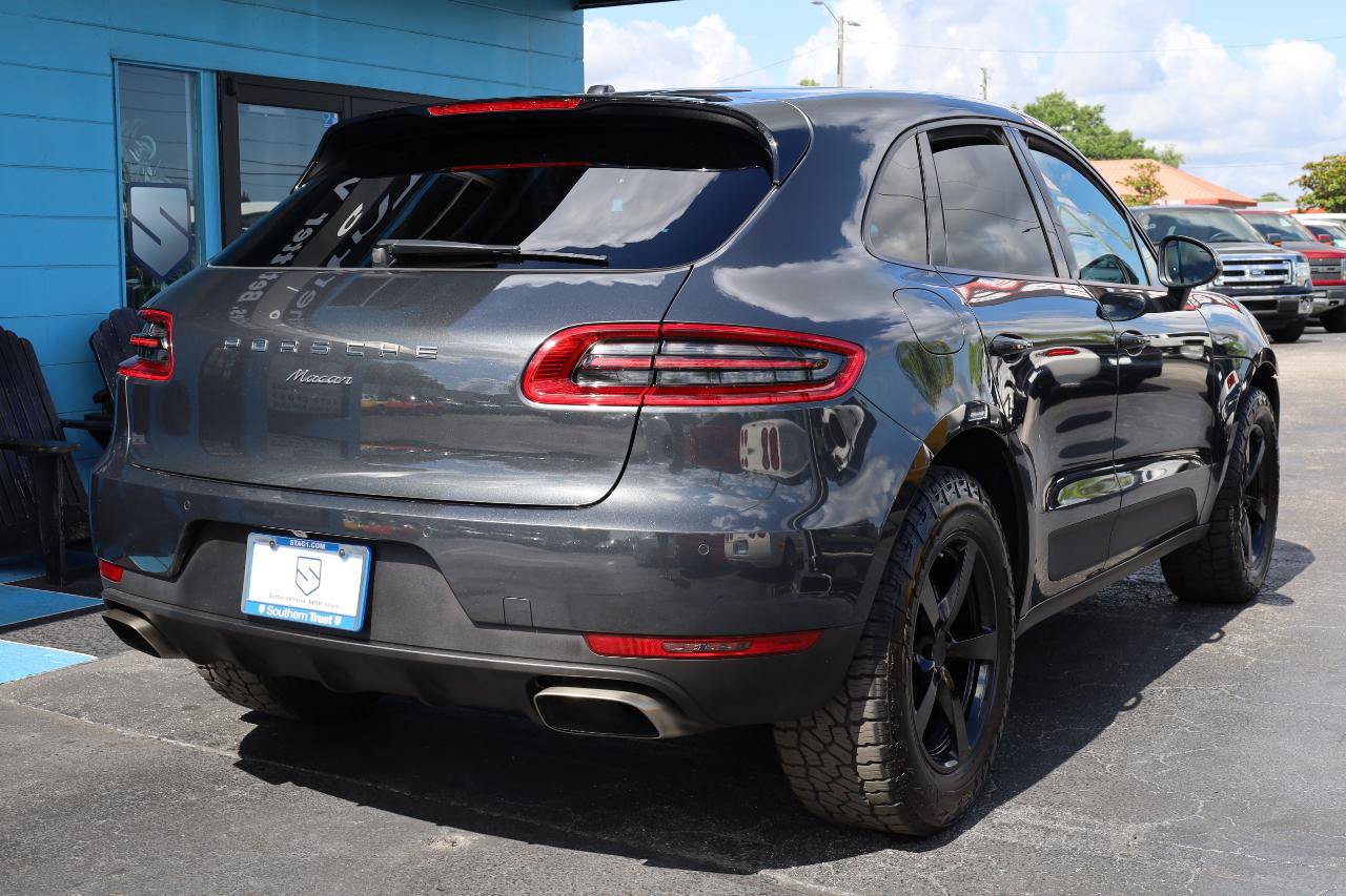 Used 2018 Porsche Macan AWD/4WD image 4