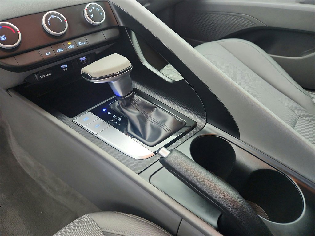 Used 2021 Hyundai Elantra SE image 15