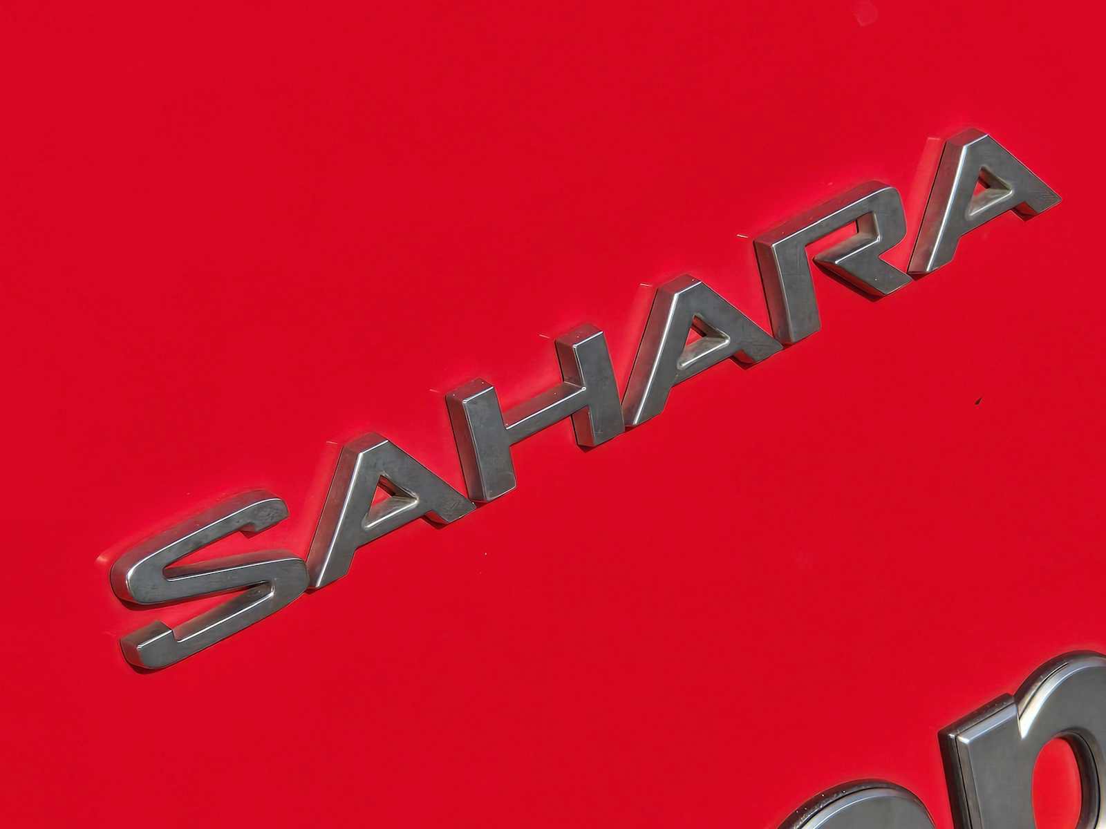 Used 2018 Jeep Wrangler Unlimited Sahara AWD/4WD image 11