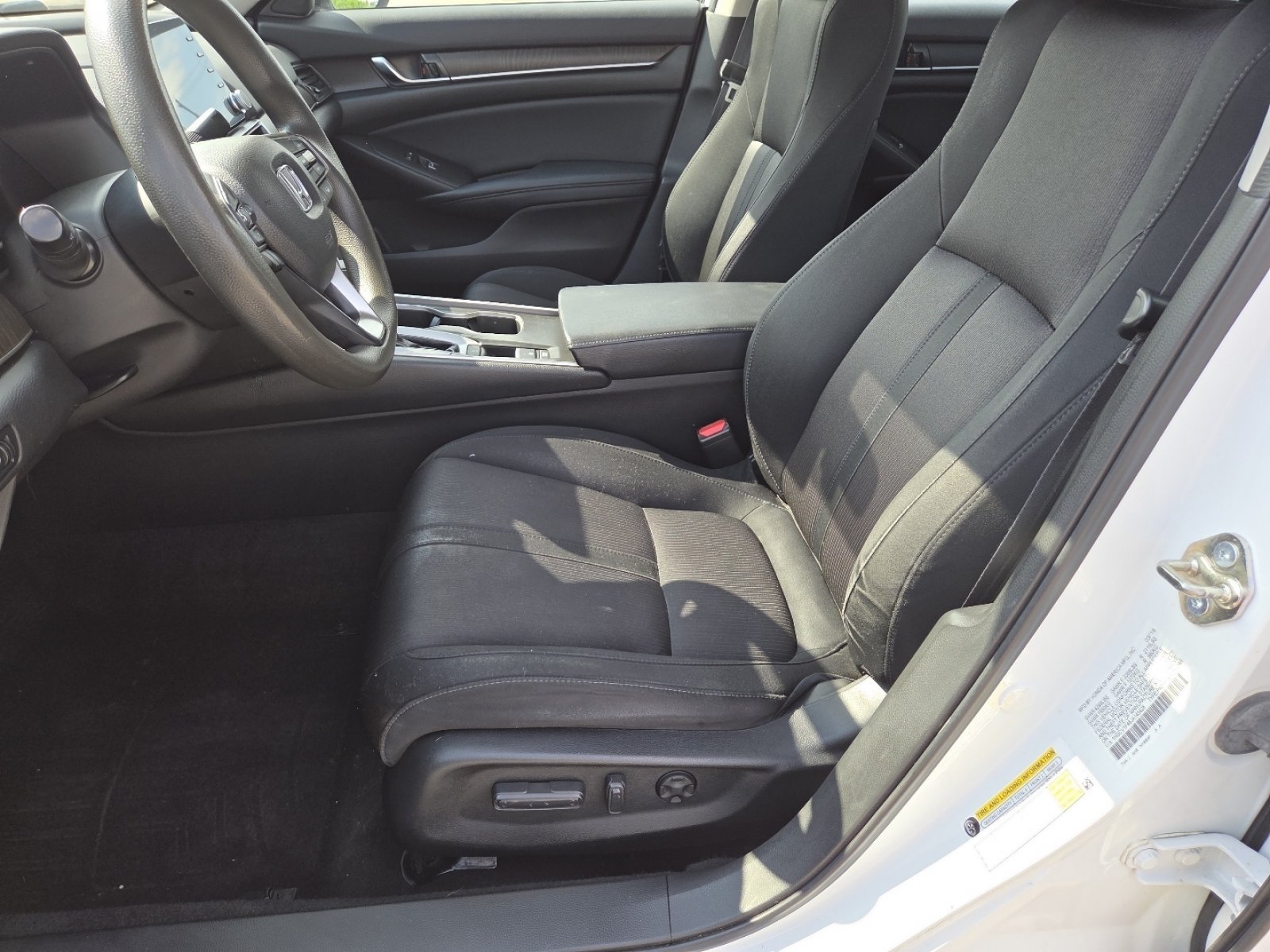 Used 2018 Honda Accord EX image 24
