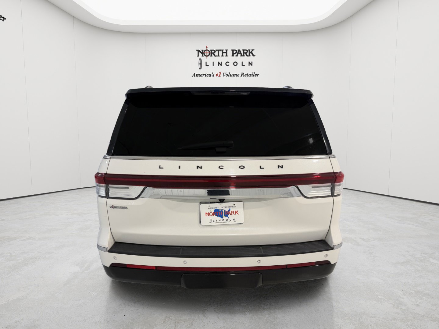 Used 2023 Lincoln Navigator L Black Label AWD/4WD image 4