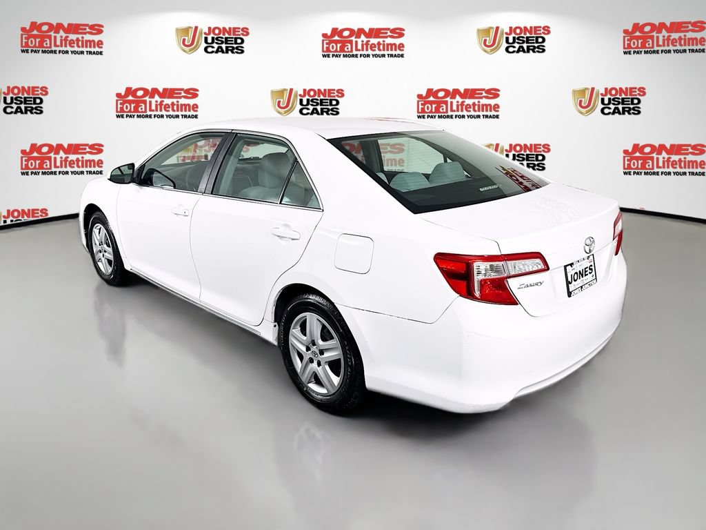 Used 2014 Toyota Camry LE FWD image 2