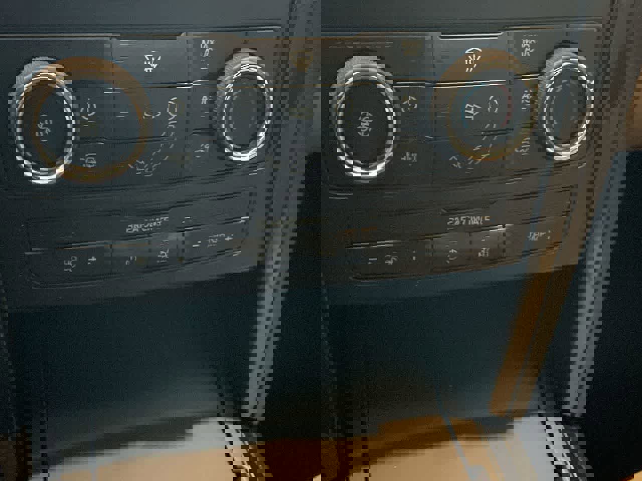 Used 2016 Ford Explorer XLT image 18