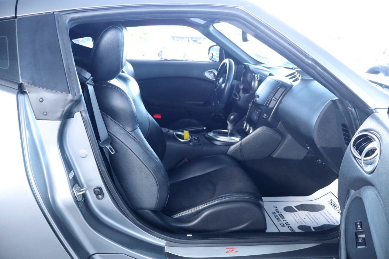 Used 2014 Nissan 370Z Touring RWD image 30