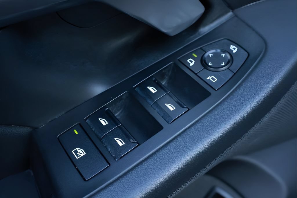 Used 2025 BMW 530i RWD image 37