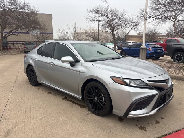 Used 2022 Toyota Camry XSE image 3