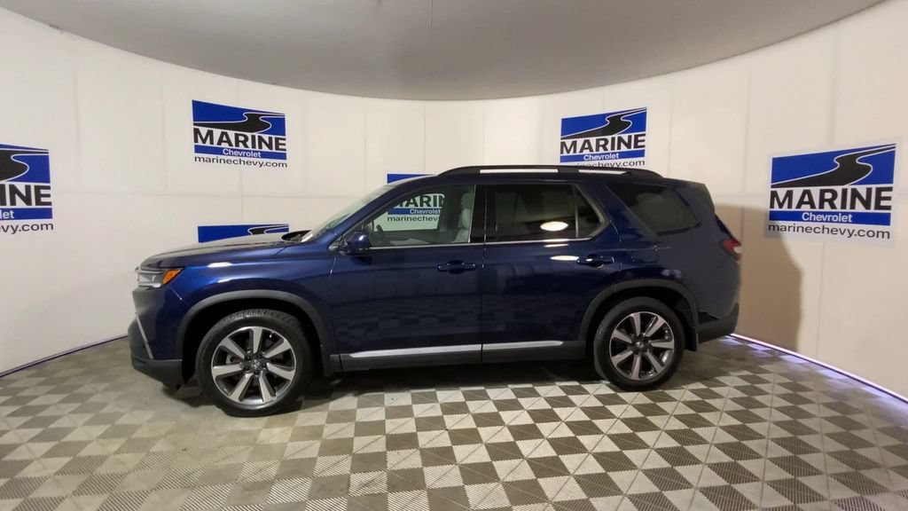 Used 2025 Honda Pilot Touring image 7