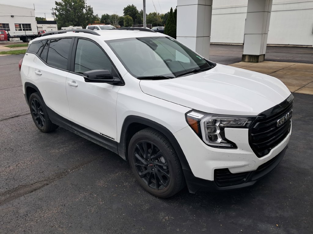 Used 2024 GMC Terrain SLE w/ Driver Convenience Package FWD image 6