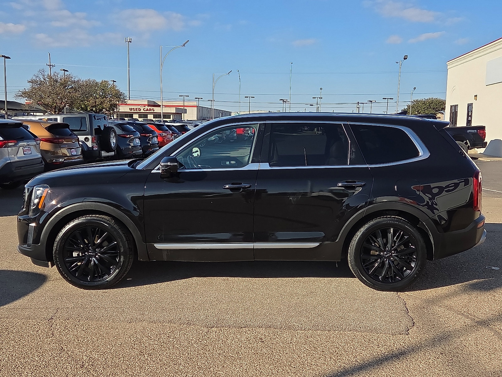 Used 2022 Kia Telluride SX w/ SX Prestige Package image 2