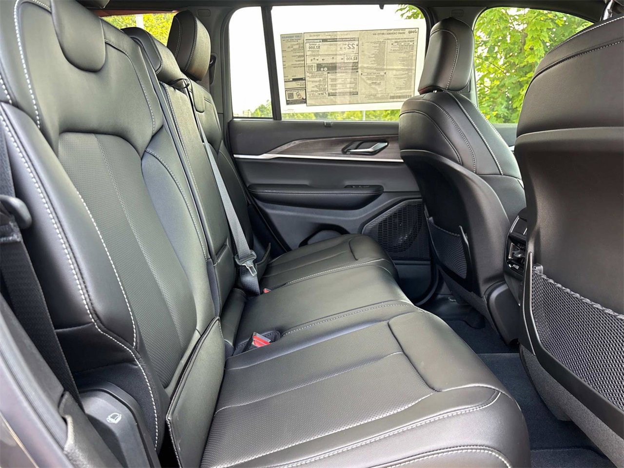 New 2025 Jeep Grand Cherokee Limited w/ Luxury Tech Group II image 34