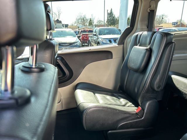 Used 2015 Chrysler Town & Country Touring w/ Driver Convenience Group image 23